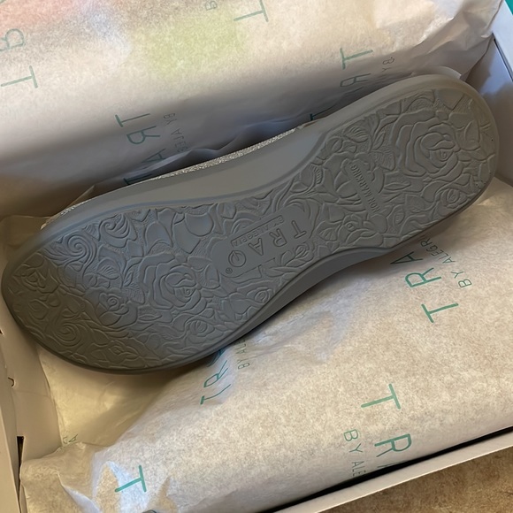 Silver sandals - Picture 3 of 4